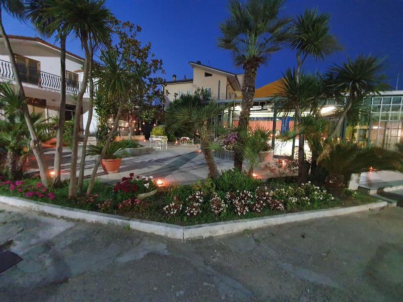 Hotel Ristorante La Campagnola カッシーノ エクステリア 写真